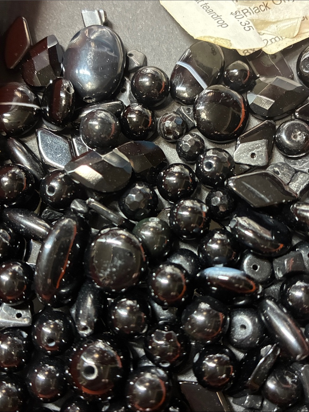 Lot of 2+ pounds of assorted black and grey gemstone beads - Picture 9 of 14